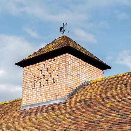 シュルーズベリー Pigeon House - Unique Barn With Private Garden, Hot Tub And Wood Burnerヴィラ エクステリア 写真