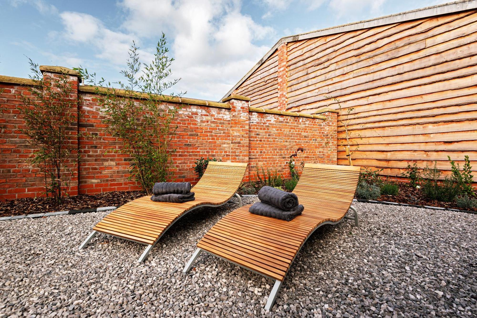 シュルーズベリー Pigeon House - Unique Barn With Private Garden, Hot Tub And Wood Burnerヴィラ エクステリア 写真