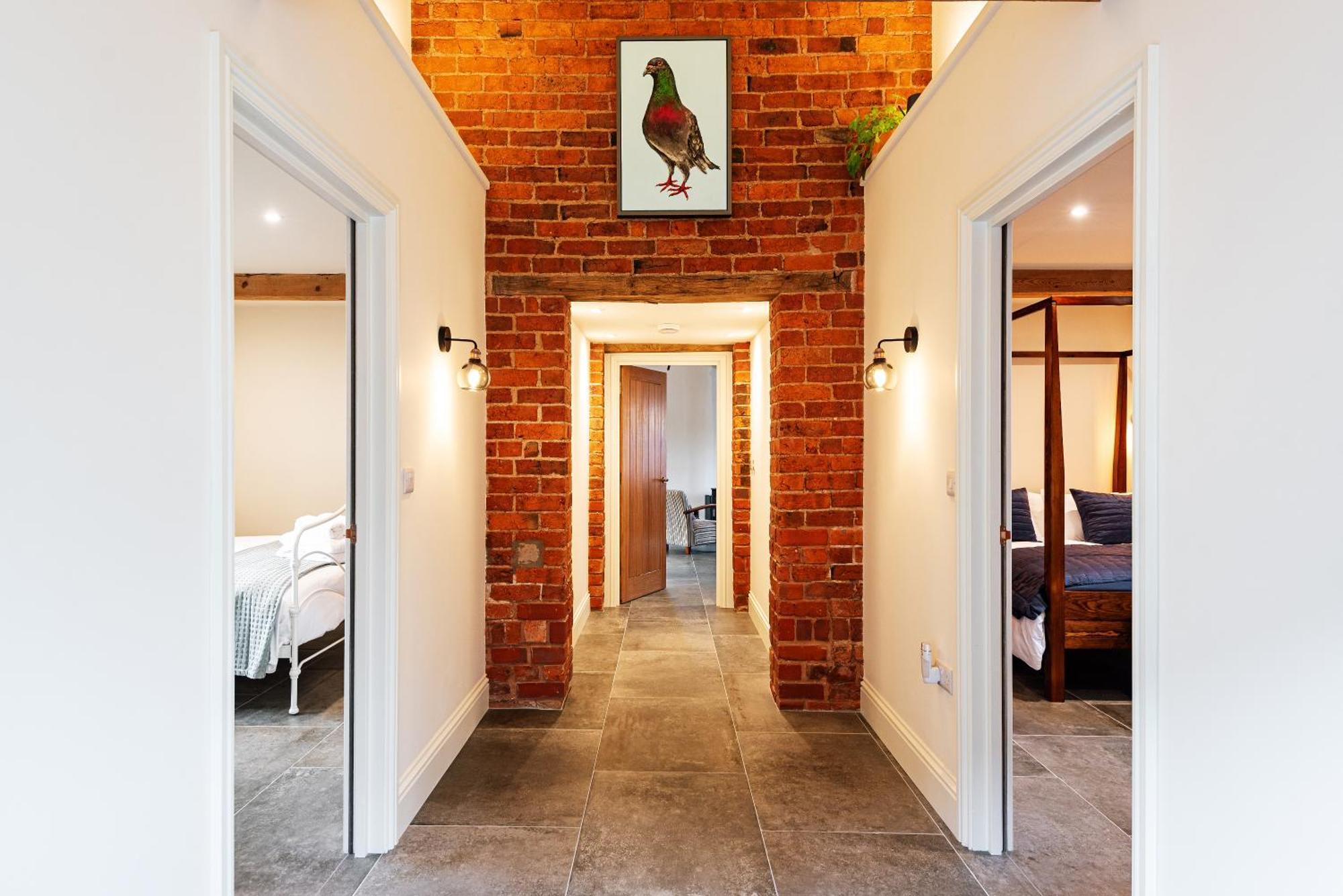 シュルーズベリー Pigeon House - Unique Barn With Private Garden, Hot Tub And Wood Burnerヴィラ エクステリア 写真