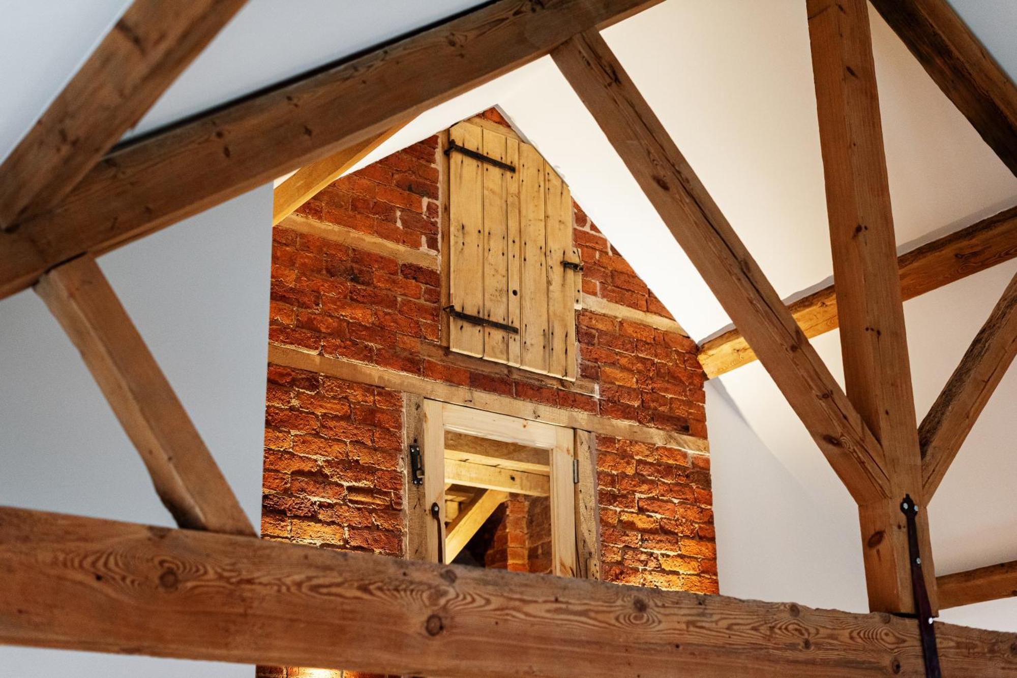シュルーズベリー Pigeon House - Unique Barn With Private Garden, Hot Tub And Wood Burnerヴィラ エクステリア 写真
